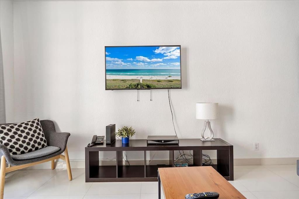Beachfront 2 Bedroom At Tides Hollywood 8Th Floor 외부 사진