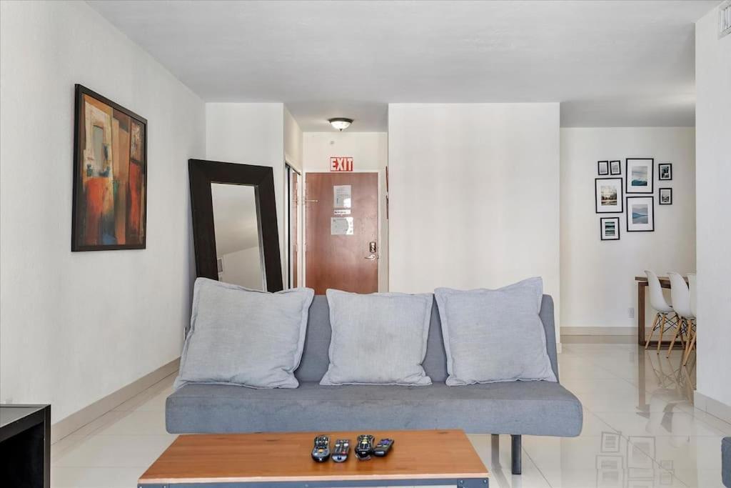 Beachfront 2 Bedroom At Tides Hollywood 8Th Floor 외부 사진
