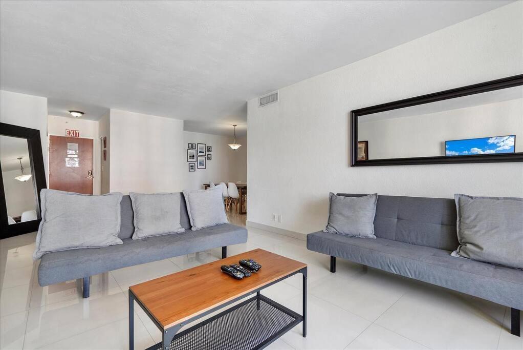 Beachfront 2 Bedroom At Tides Hollywood 8Th Floor 외부 사진