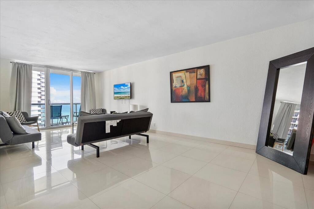 Beachfront 2 Bedroom At Tides Hollywood 8Th Floor 외부 사진